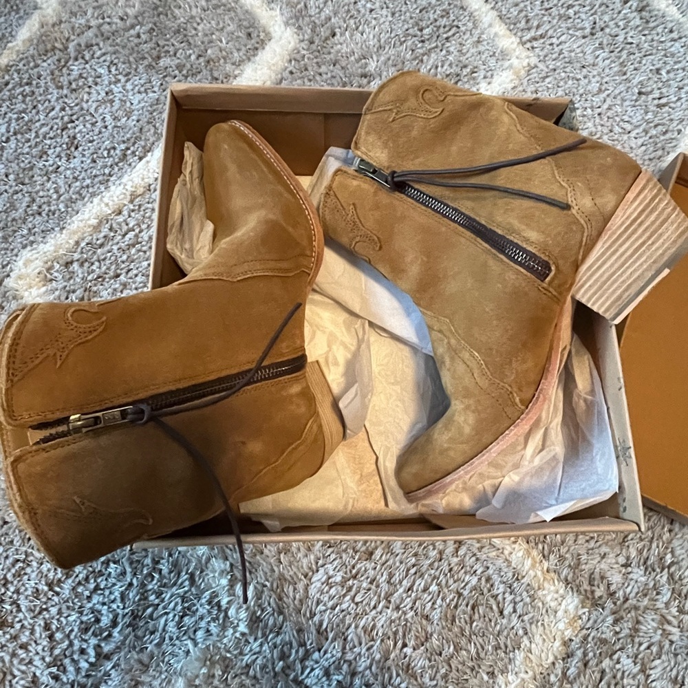 *BRAND NEW WITH BOX!* Free People New Frontier Western Boot